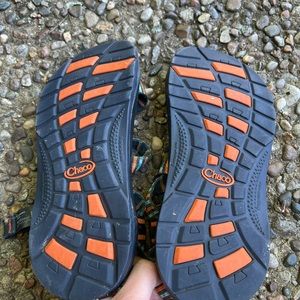 Boys or girls chacos- size kids 4